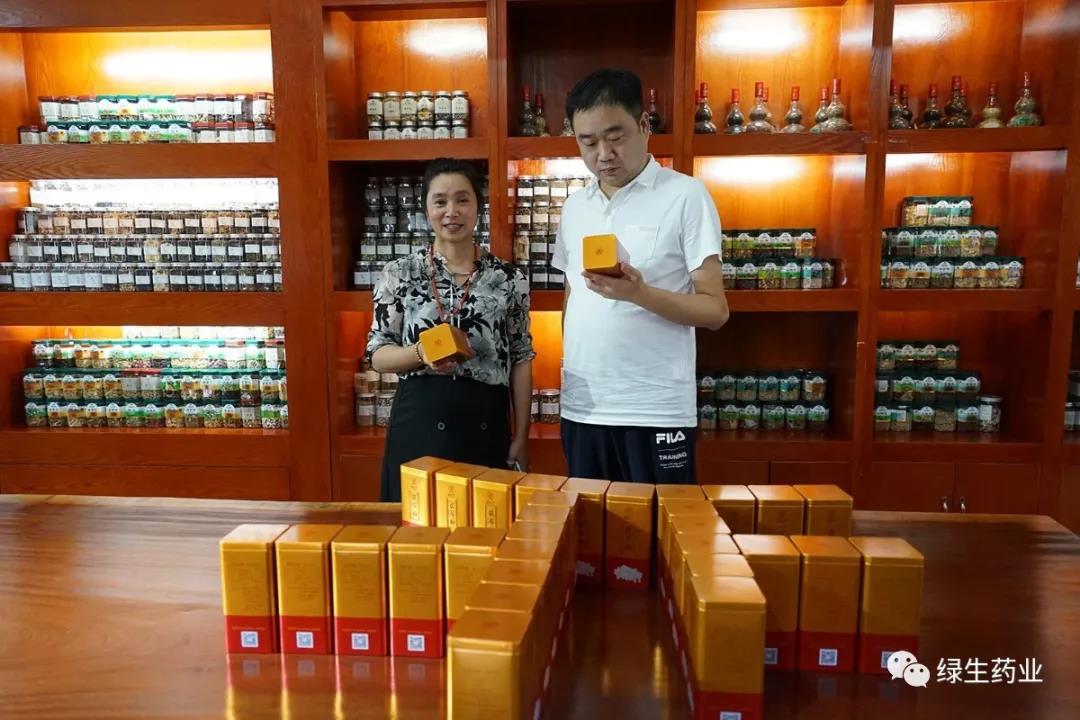 中國藥店商學(xué)院院長---張朝明 , 蒞臨綠生考察調(diào)研!